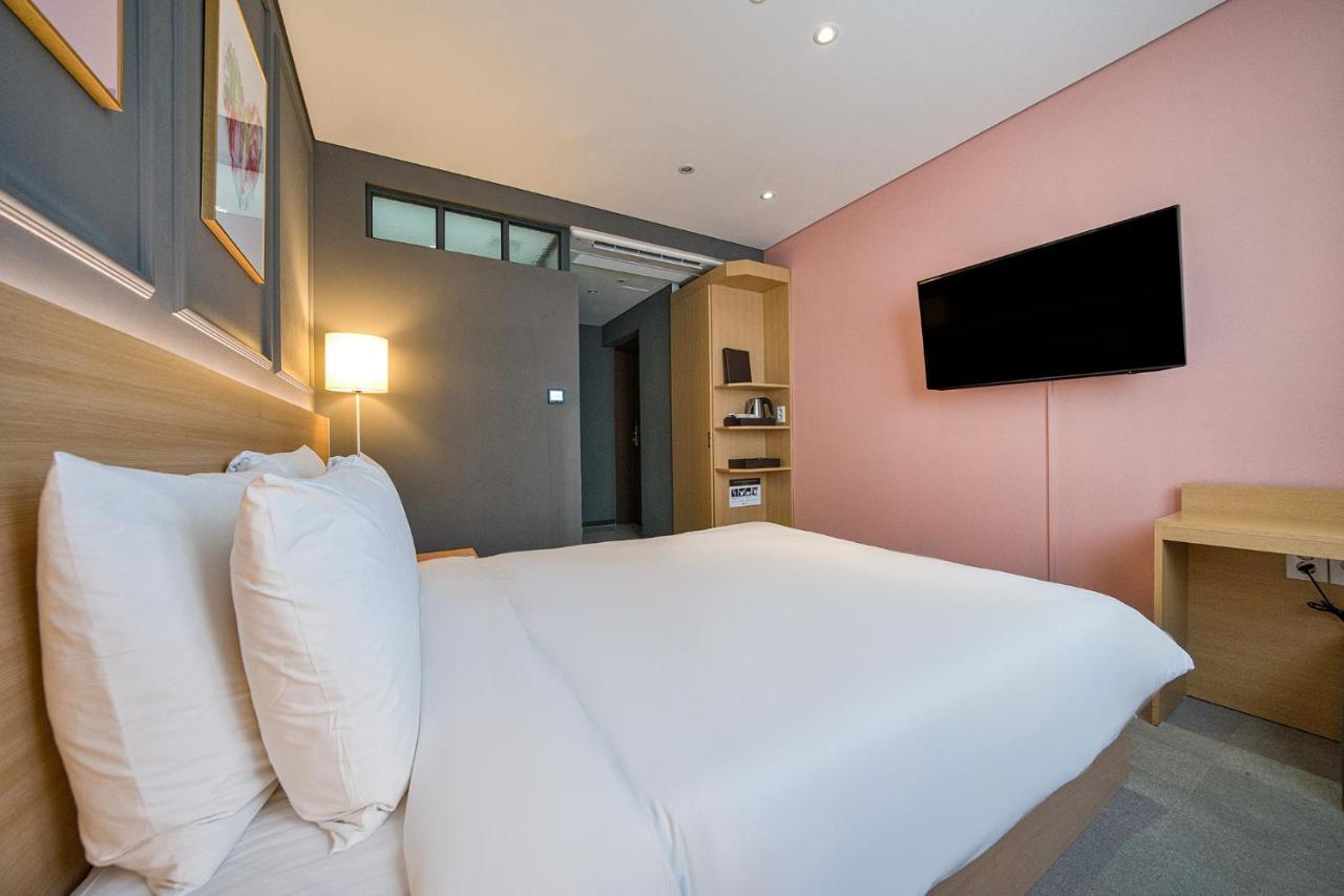 Vella Suite Hotel Suwon Ngoại thất bức ảnh