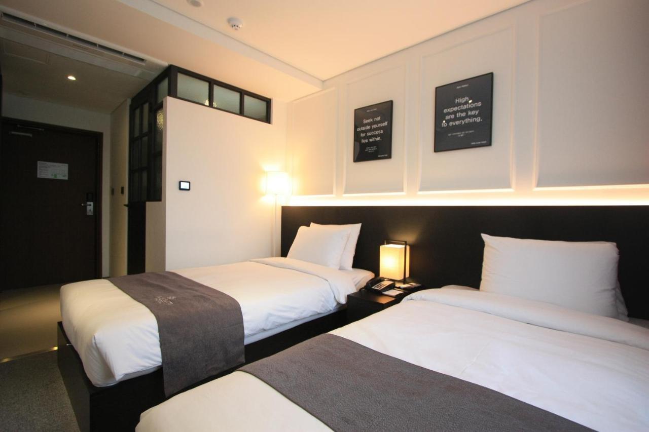Vella Suite Hotel Suwon Ngoại thất bức ảnh