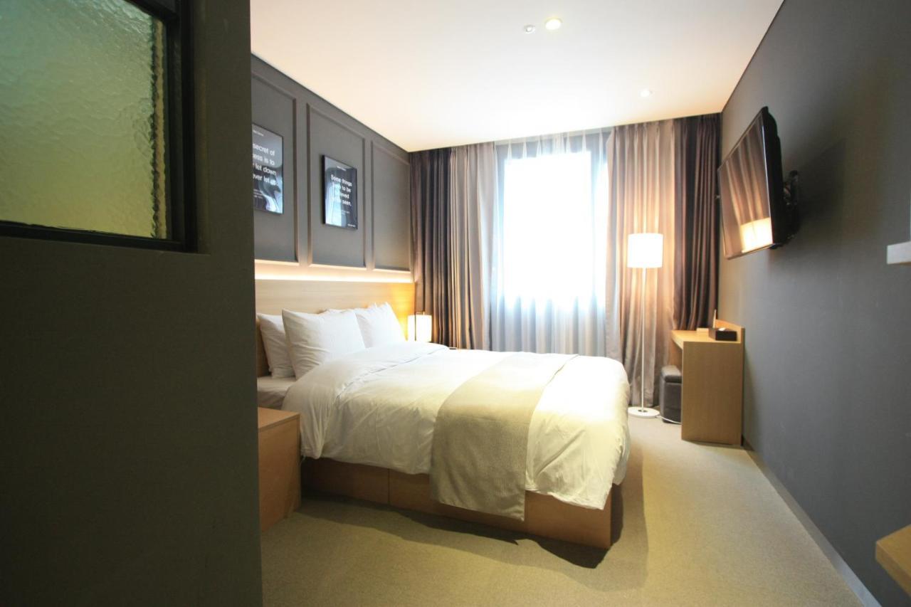 Vella Suite Hotel Suwon Ngoại thất bức ảnh
