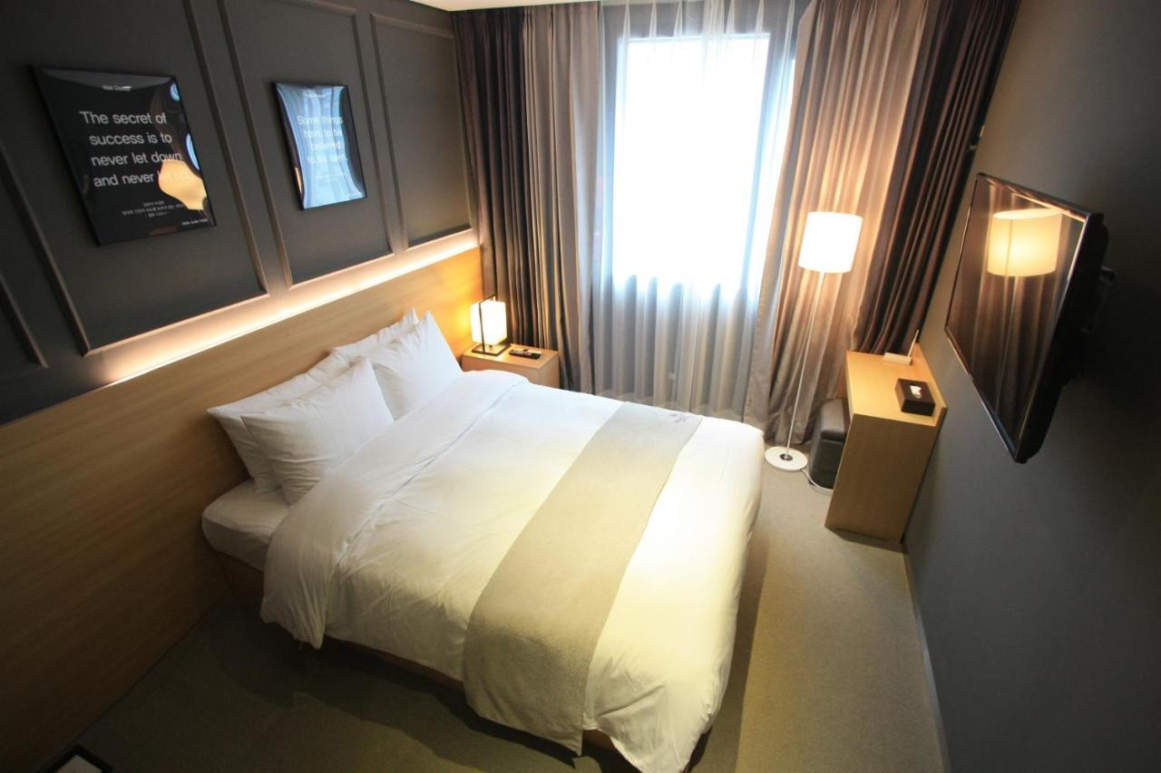 Vella Suite Hotel Suwon Ngoại thất bức ảnh