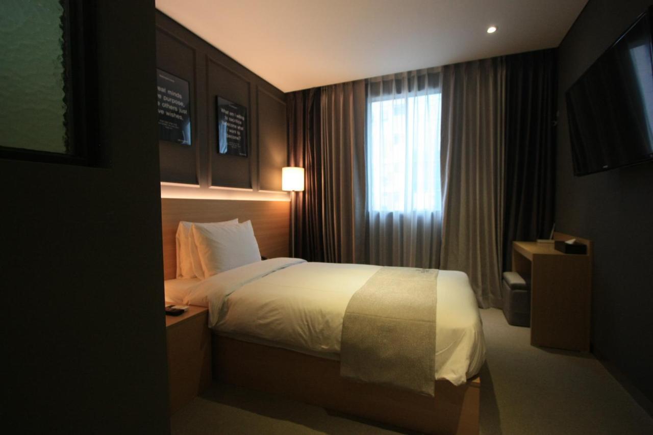 Vella Suite Hotel Suwon Ngoại thất bức ảnh