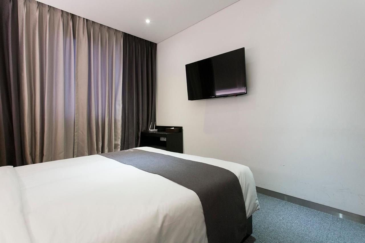 Vella Suite Hotel Suwon Ngoại thất bức ảnh
