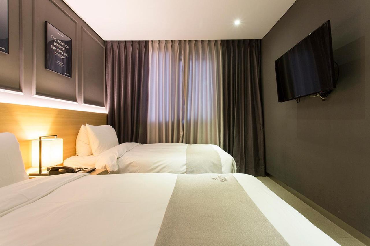 Vella Suite Hotel Suwon Ngoại thất bức ảnh