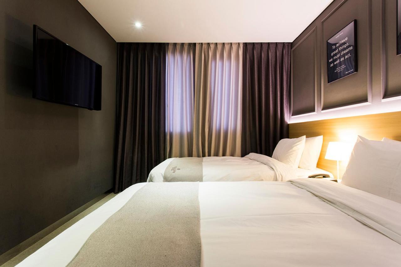 Vella Suite Hotel Suwon Ngoại thất bức ảnh